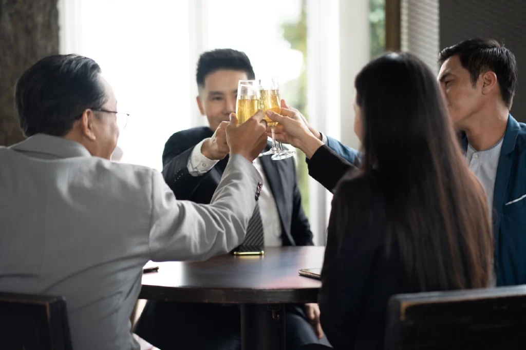 Lifestyle Inflation คือการใช้เงินซื้อความสุข จนเผลอใช้เงินเกินตัว